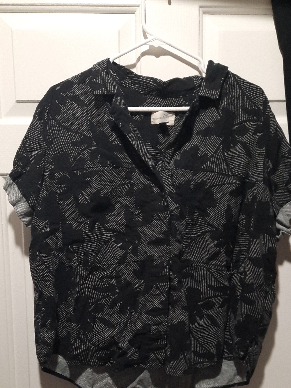 Universal Thread Black Floral Button-Down Short Sleeve Shirt